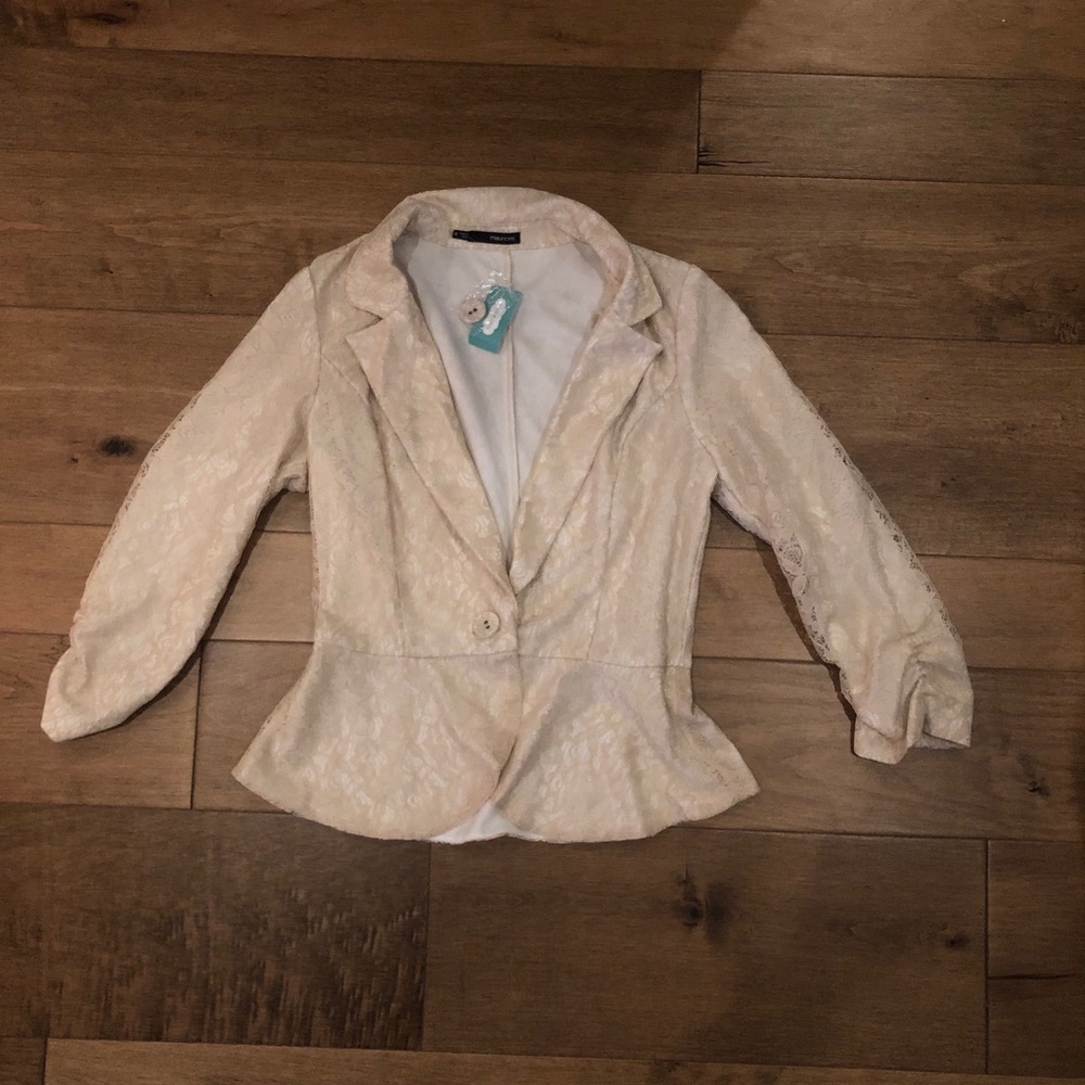 NWT Maurices ivory lace jacket.  Size med.